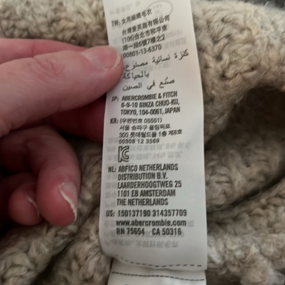 Abercrombie and Fitch sweater - Picture 8 of 8